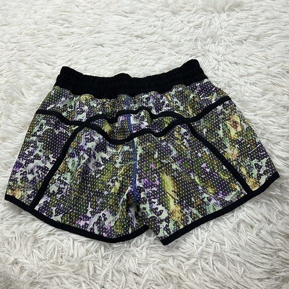 Lululemon Tracker Short *4-way Stretch Floral Sport White Multi - Picture 3 of 4